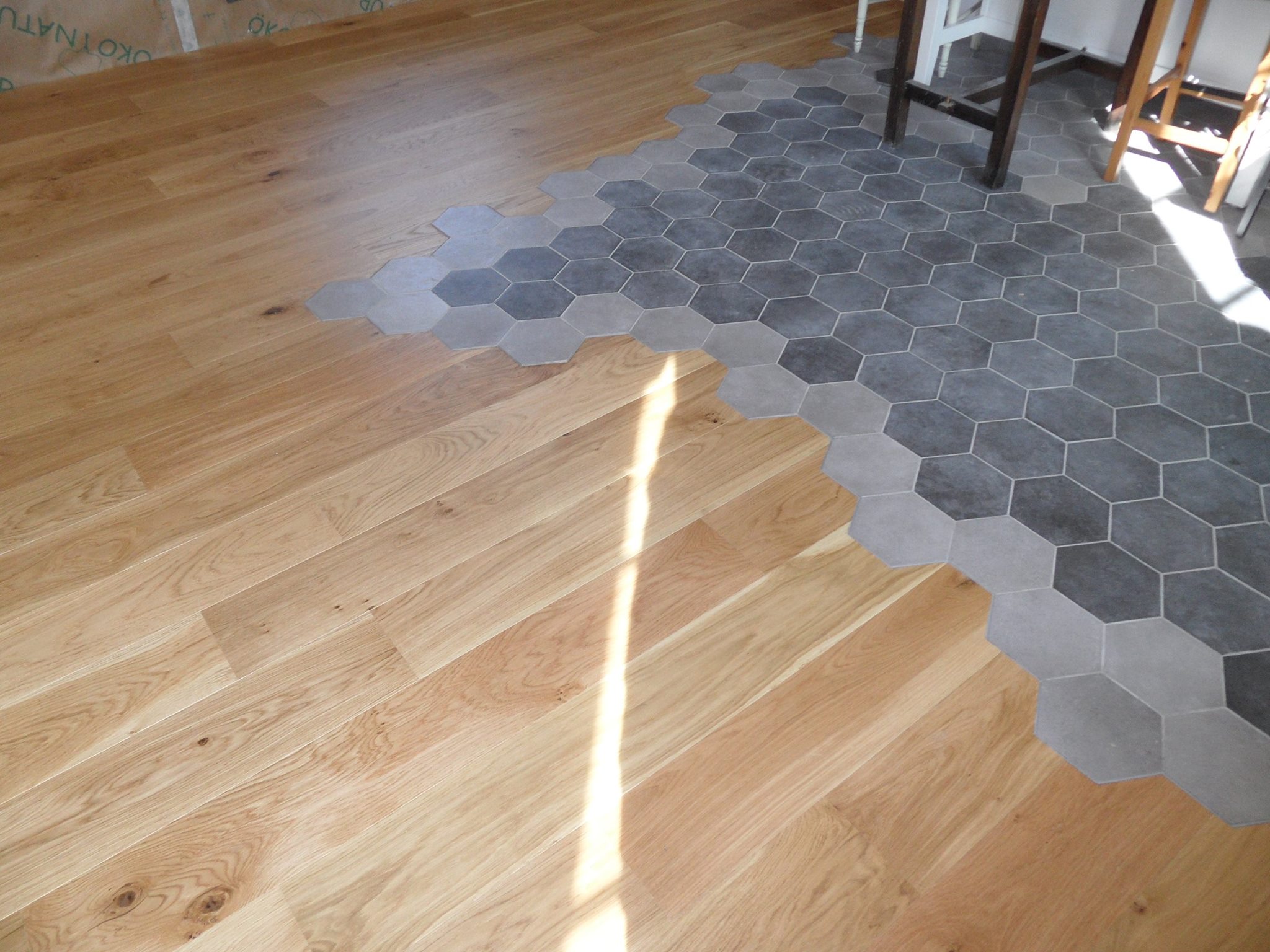 Pose de parquet et carreaux de ciment Séjour/Cuisine - Armor Parquet