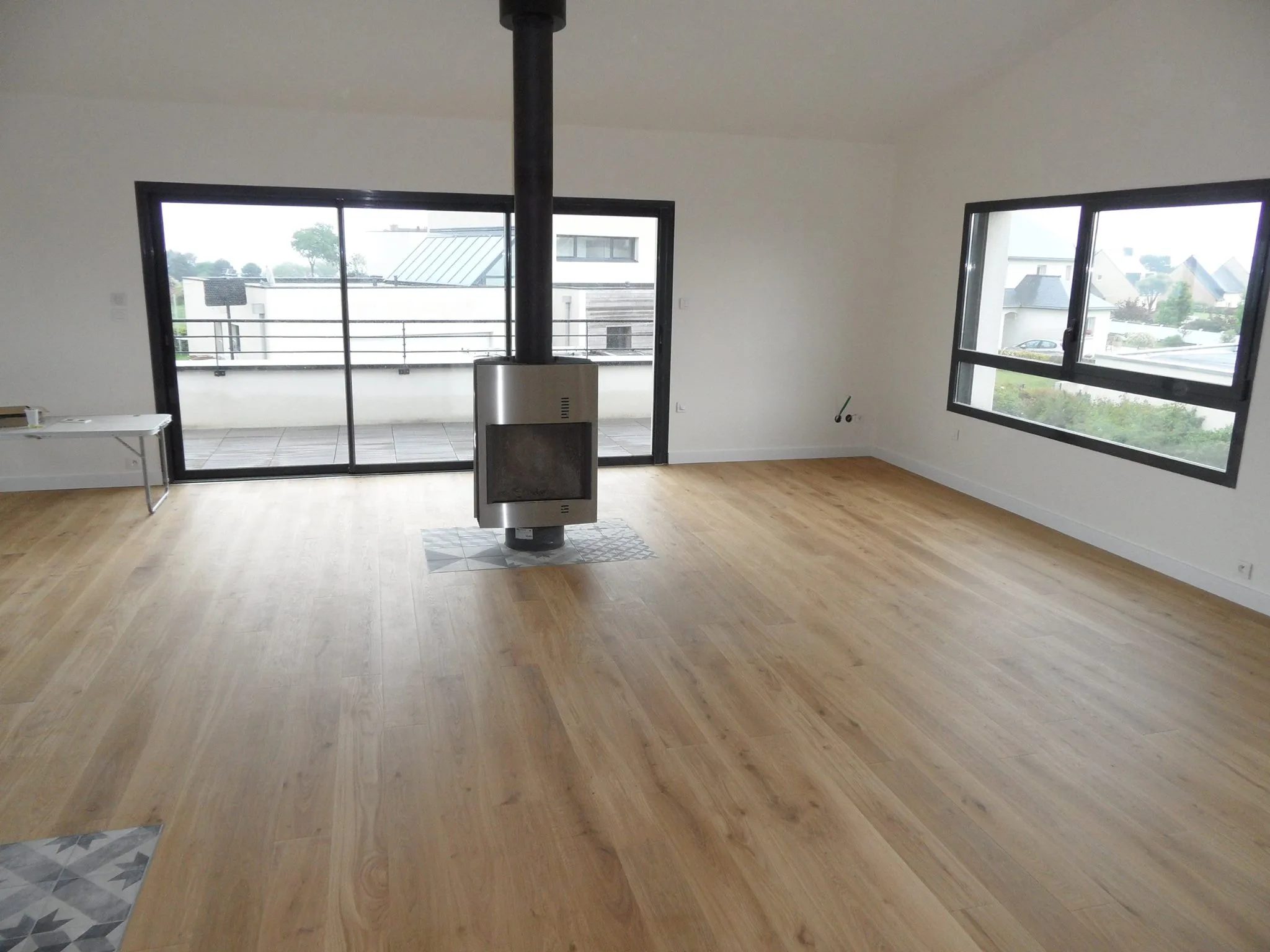 Pose de parquet contrecollé dans une maison neuve par Armor Parquet
