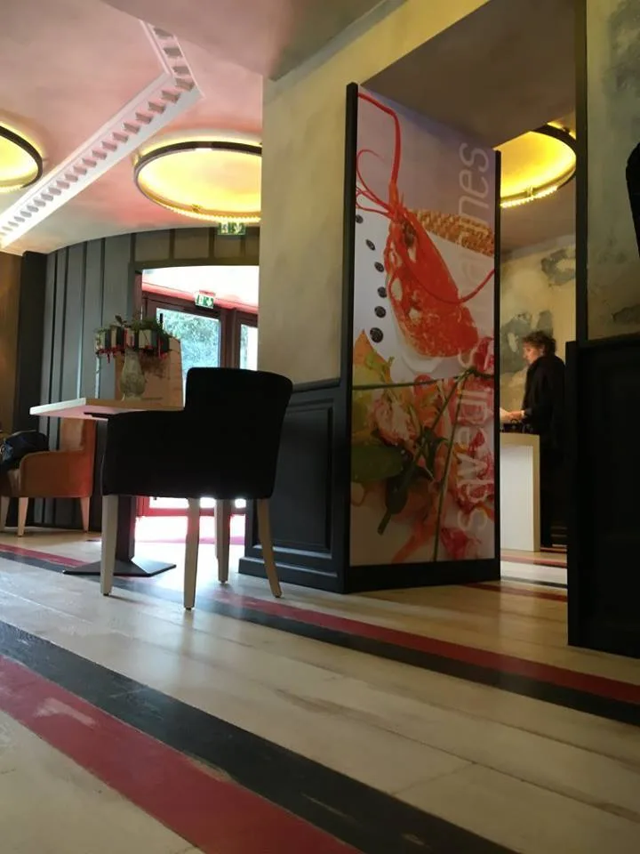 Pose parquet contrecollé restaurant - Réalisation commerciale Armor Parquet Bretagne