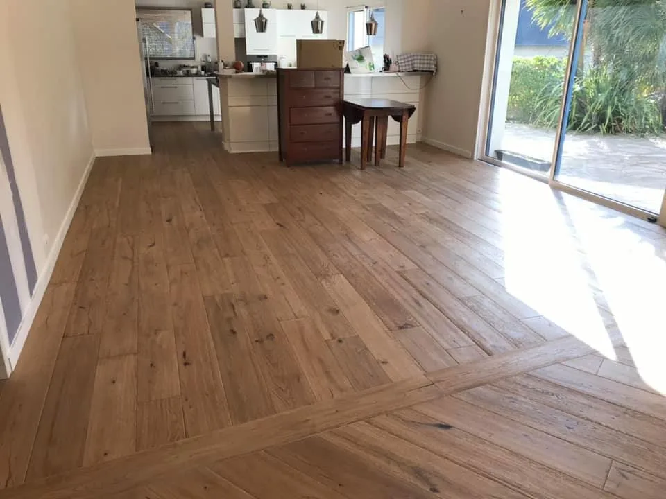 Parquet posé dans un séjour par Armor Parquet