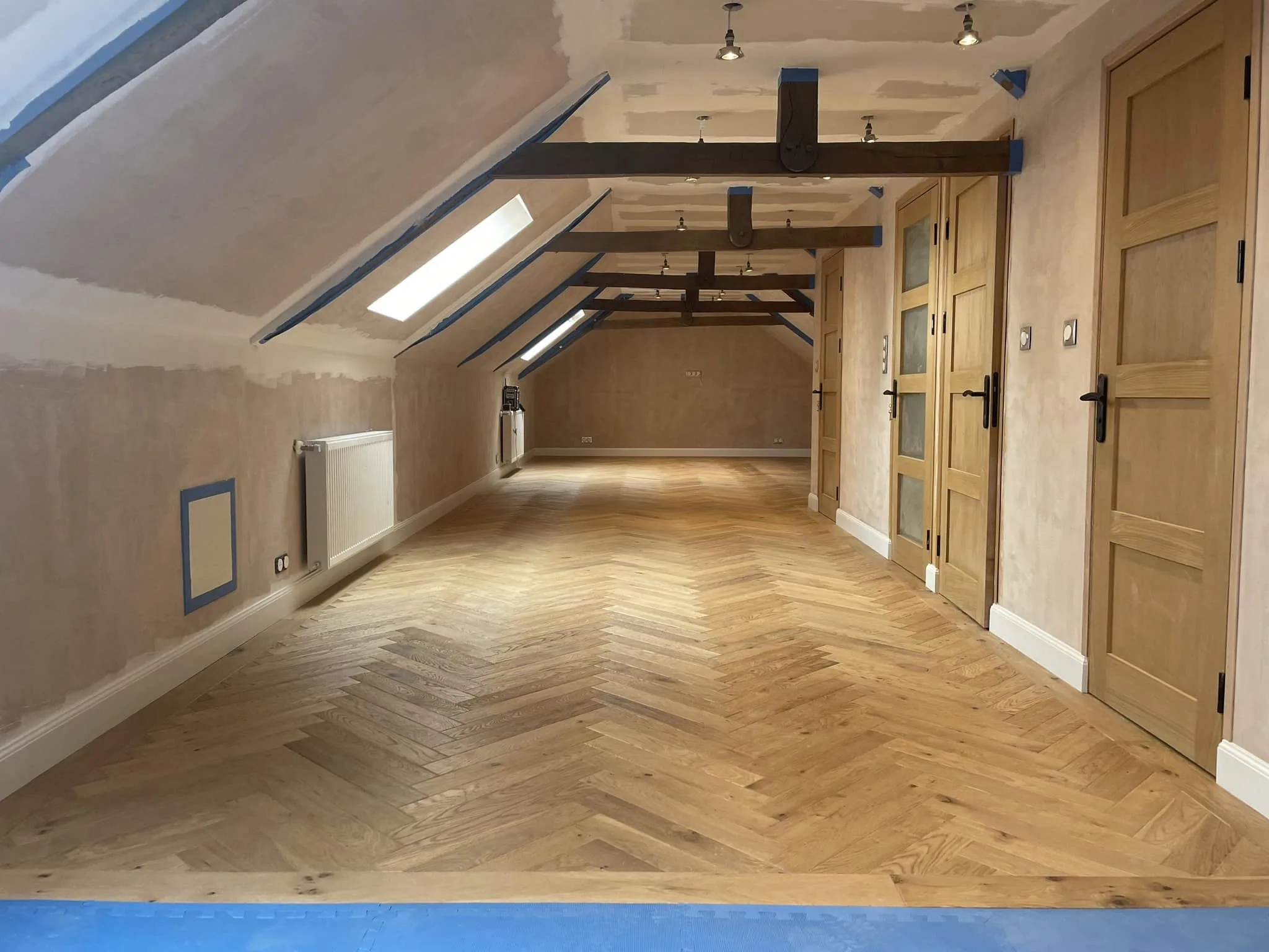 Réalisation Armor Parquet : parquet chêne dans un séjour lumineux