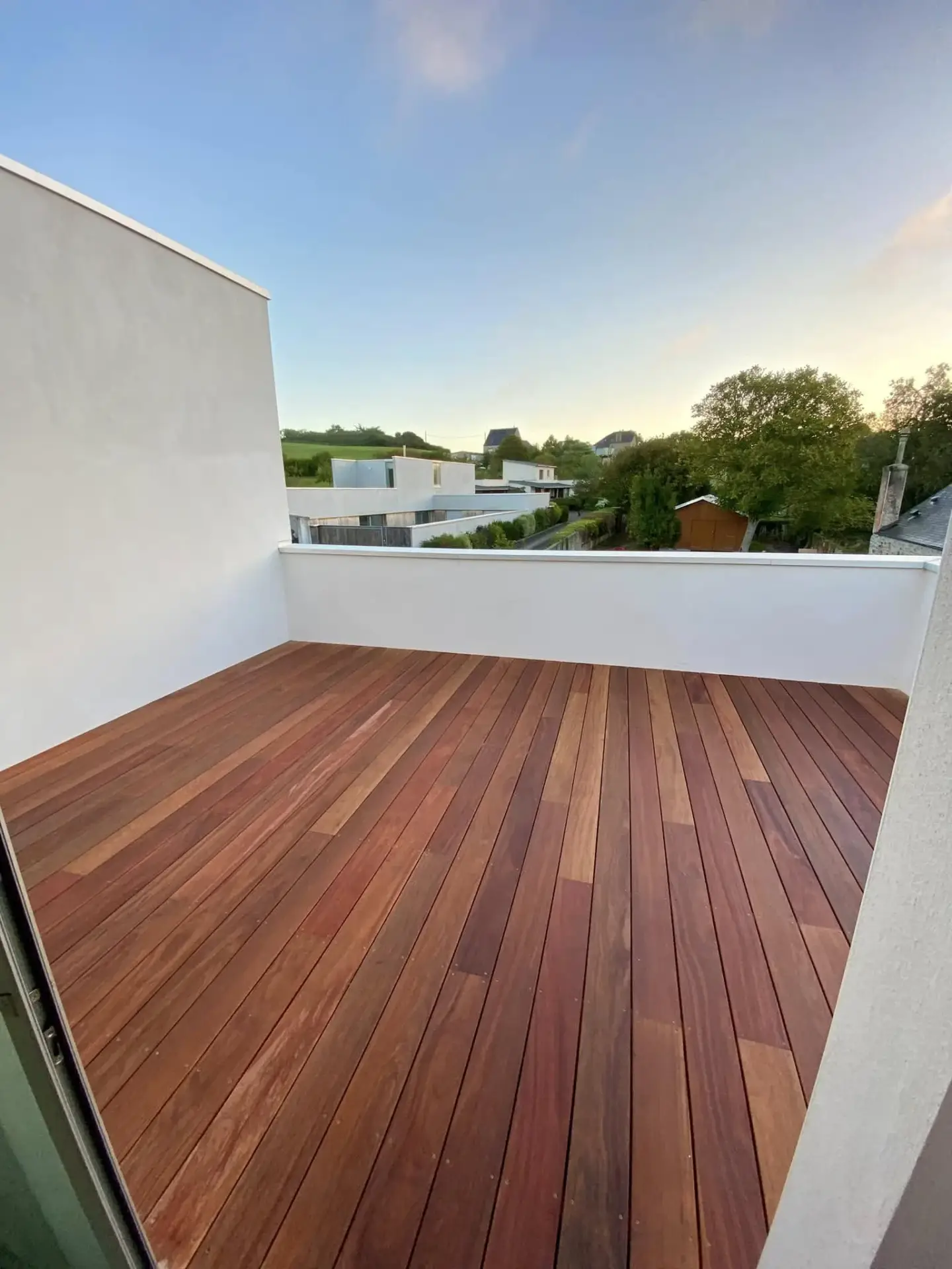 Parquet contrecollé posé dans une maison par Armor Parquet