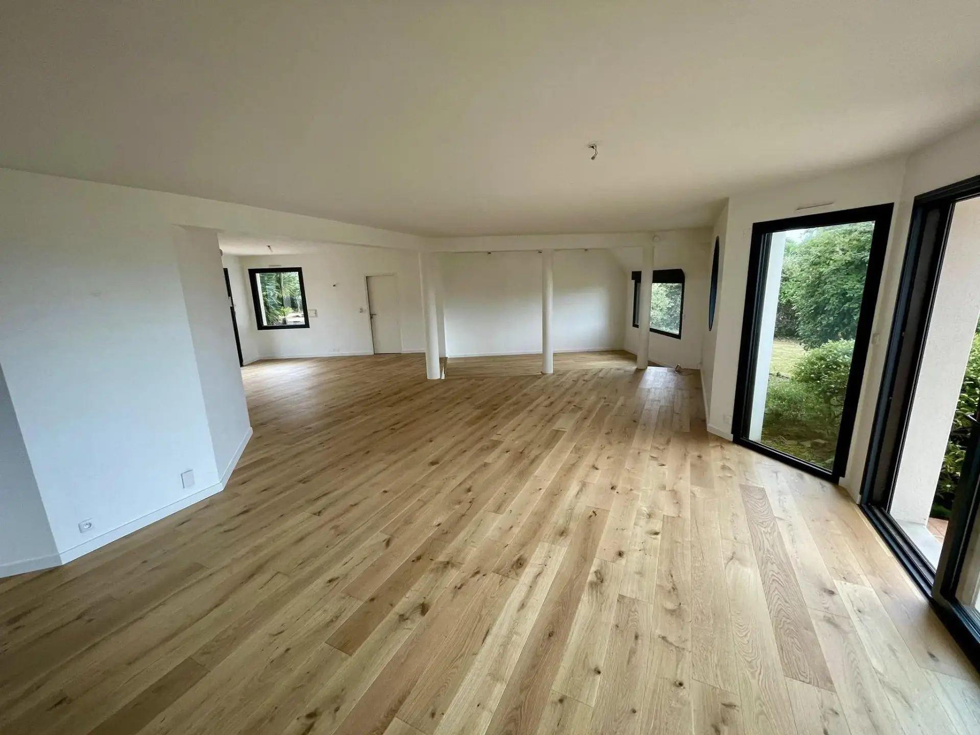 Parquet contrecollé Hossegor à Langueux dans une maison contemporaine