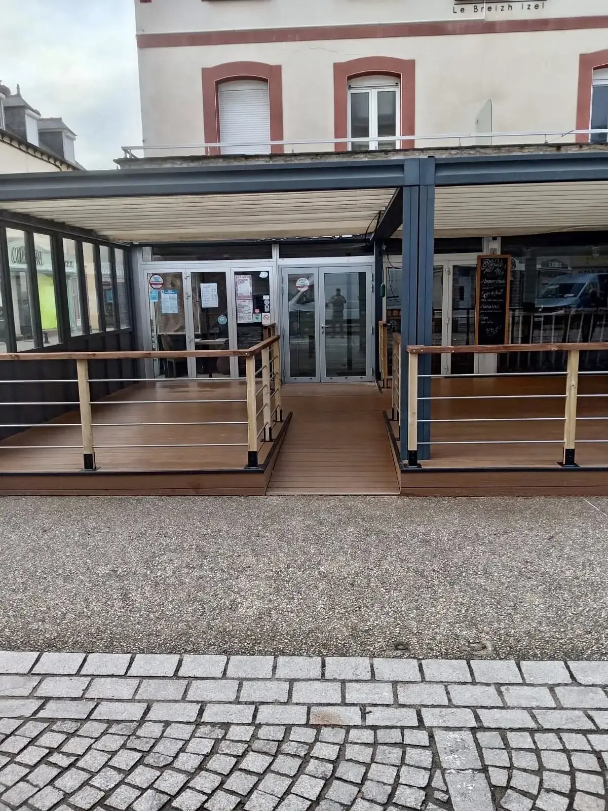 Terrasse composite Brooklyn Teak de 72 m² à Pléneuf-Val-André