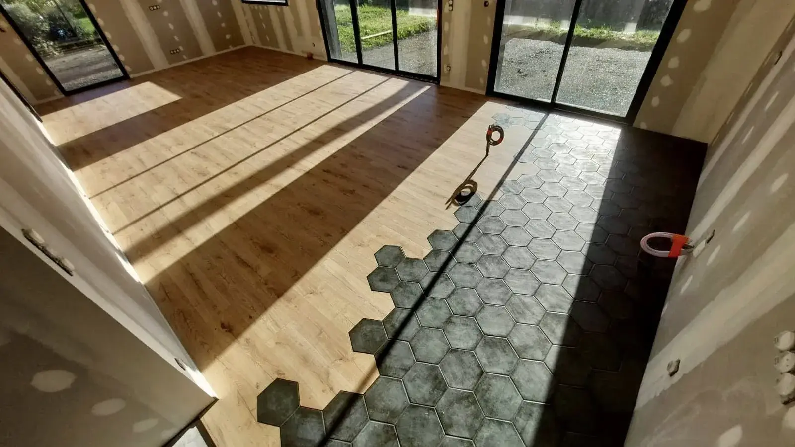 Réalisation Armor Parquet : parquet bois dans une pièce rénovée
