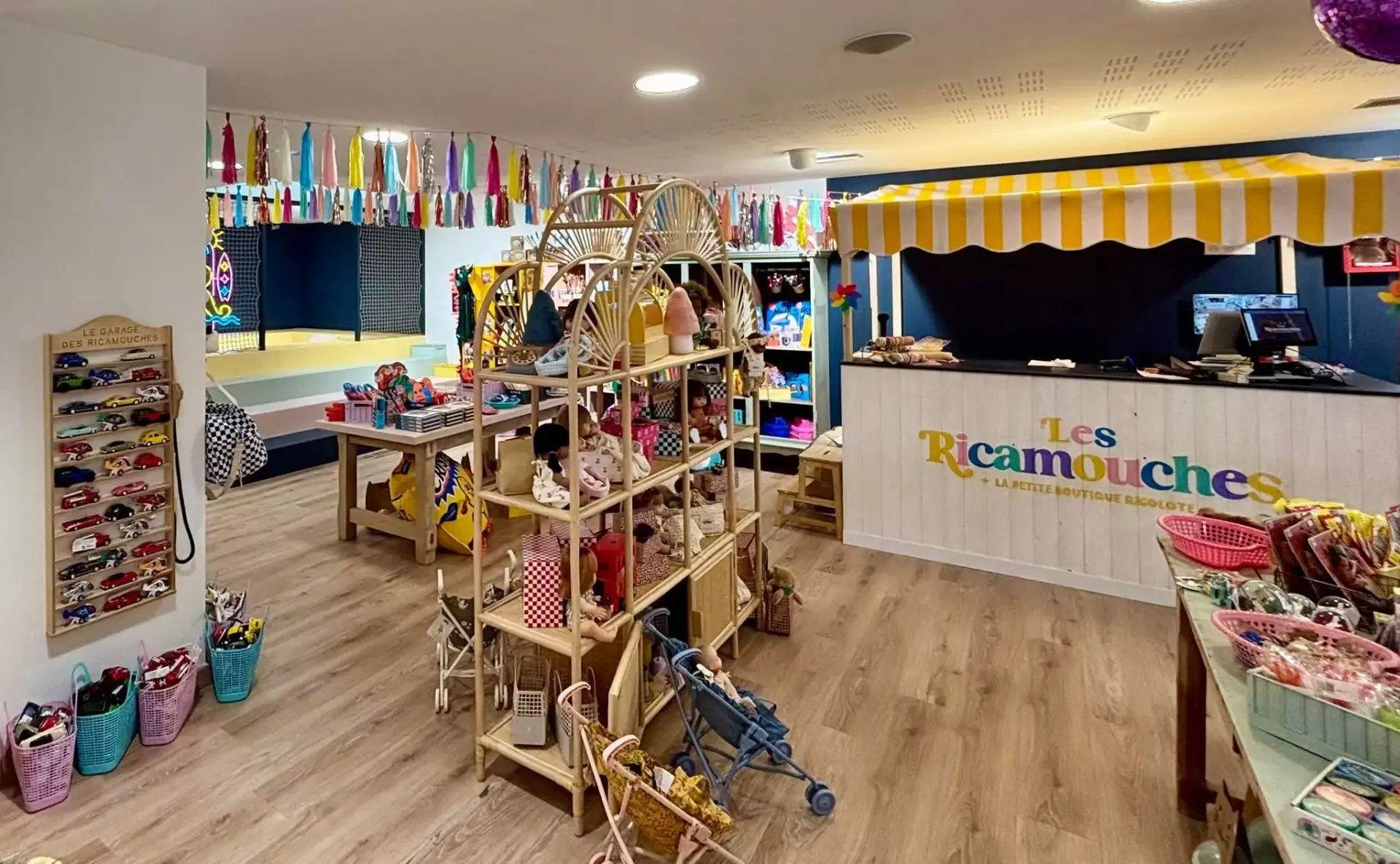 comptoir-accueil-sur-mesure-commerce-langueux