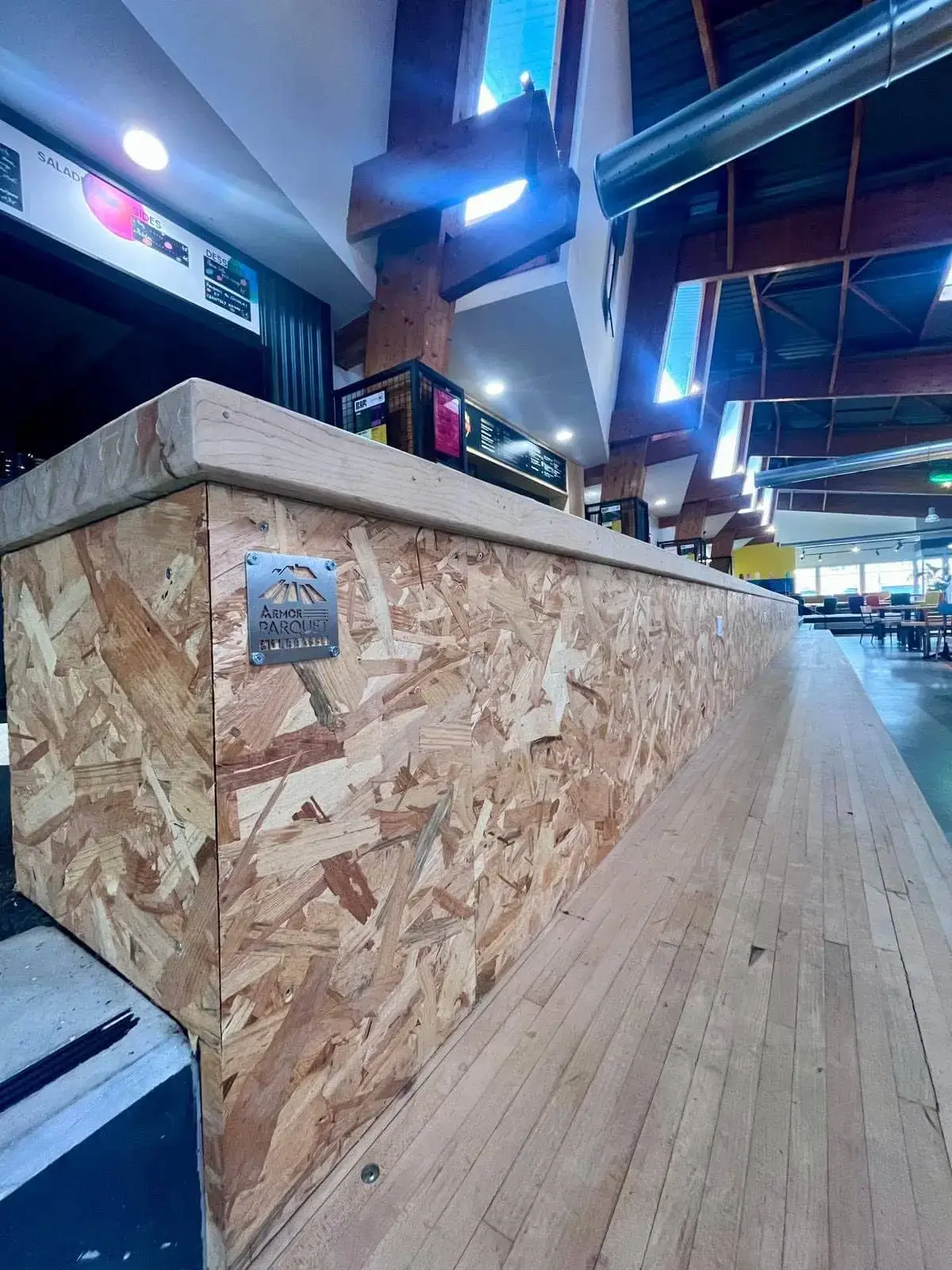 Mobilier professionnel réalisé dans une démarche d'upcycling et d'économie circulaire