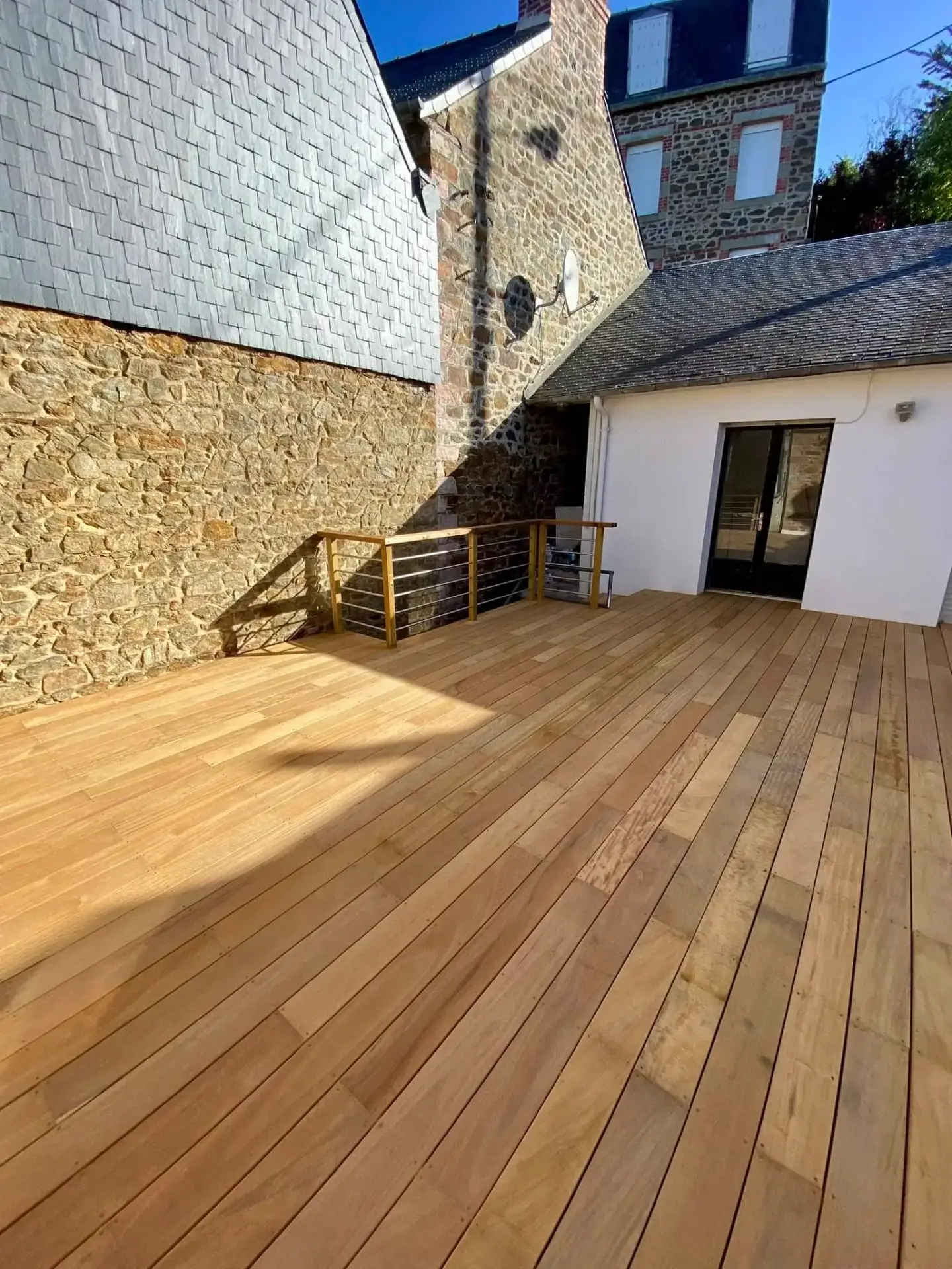 Terrasse rooftop en bois exotique Garapa à Pléneuf-Val-André