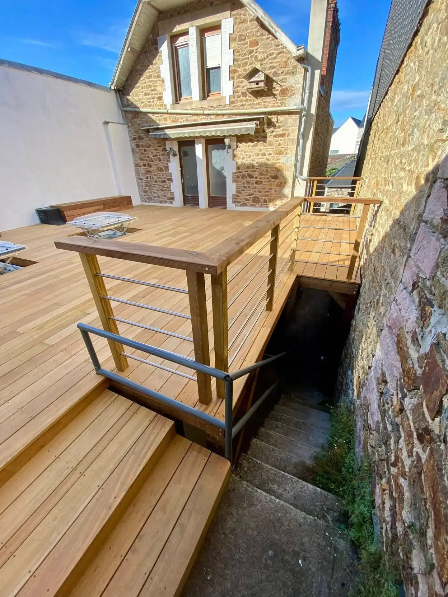 Escalier extérieur en bois Garapa réalisé sur mesure